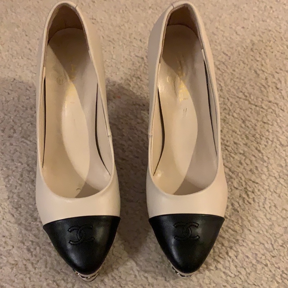 Selling gorgeous Chanel heels worn once mint condition